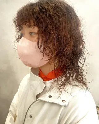 ミディアム パーマ デザインカラー/パー マ🦖外岡咲希🦖のヘアスタイル