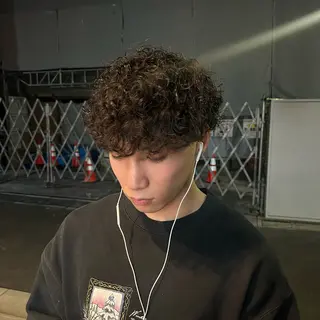 パーマ メンズ fifth 安次富　泰雅のヘアスタイル