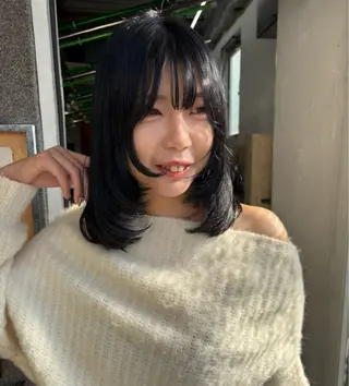 ミディアム 響　インナーカラー イヤリングカラーのヘアスタイル