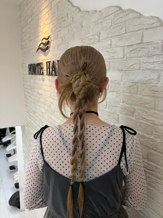 ロング ヘアアレンジ みなみ/レイヤー/ 透明感カラー/顔周りのヘアスタイル