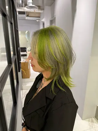 ミディアム カラー ハイトーンレイヤー 顔まわりSOTAのヘアスタイル