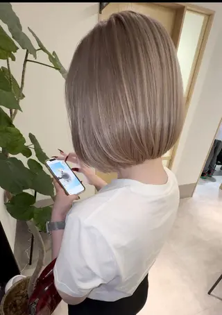 ショート カラー パーマ ブリーチ矯正💐 ミルクティー💐ナオのヘアスタイル