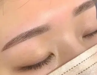 アイブロウ りこGlow-up Beauty丸の内のマツエク・マツパデザイン