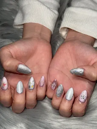 ネイル Momoka 🍑🎀のネイルデザイン