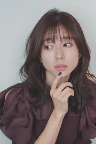 ミディアム カラー Le'a銀座所属・前髪/顔周り /レイヤー/秋山 元のヘアスタイル