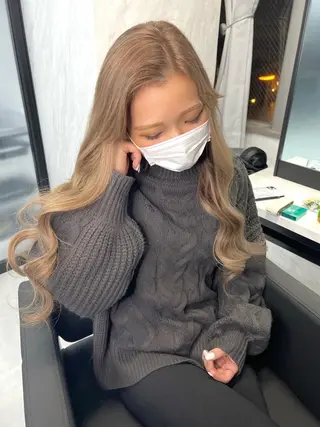 ロング カラー シールエクステ特化 ハイトーン、NANAのヘアスタイル