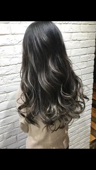 ロング カラー UMEDA FIGAROのヘアスタイル