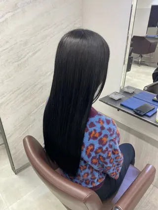 ロング noa 寒色系カラーブリーチのヘアスタイル