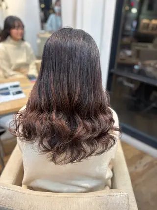 セミロング BELO 愛未のヘアスタイル