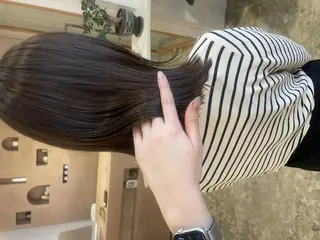 セミロング 梅田グレージュ /色っぽカジュアルのヘアスタイル