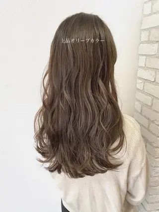 ロング 山本 茉希のヘアスタイル