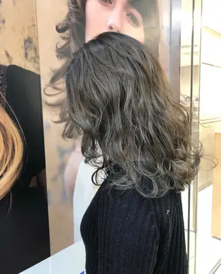 セミロング カラー 店長ハイトーンカラー 柞山史奈のヘアスタイル