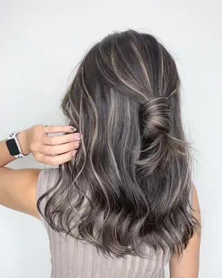 カラー LINOET NAGOYA所属・中川 来紀のヘアスタイル