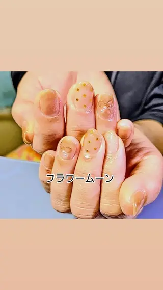 ネイル フラワー ムーンのネイルデザイン