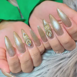 ネイル White lily所属・牧田 雅世のネイルデザイン