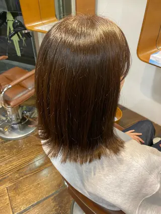 ミディアム カット｜ハイトーン｜ Suzukaのヘアスタイル