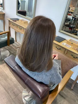 セミロング カラー Felice Erikaのヘアスタイル