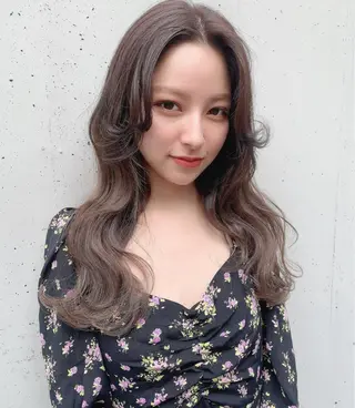 ロング カラー 透明感/オリーブ/ グレージュ/YUKAのヘアスタイル