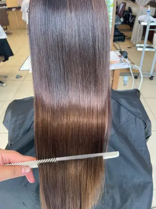 ロング カラー HIKARI🐈‍⬛ レイヤー×デザインのヘアスタイル