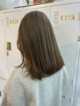 セミロング カラー LOMARLIE JURIAのヘアスタイル
