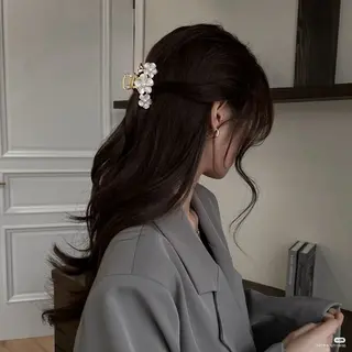 ロング カラー ヘアアレンジ 透け上品ハイトーン 職人ゆうと🤍のヘアスタイル