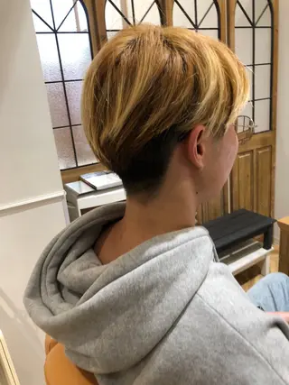 ショート メンズ ブリーチ無し白髪ぼか し/艶髪/津嘉山のヘアスタイル