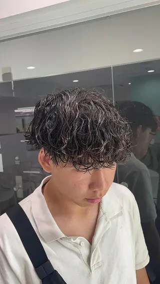 セミロング パーマ ヘアアレンジ メンズ 艶カラー の達人のヘアスタイル