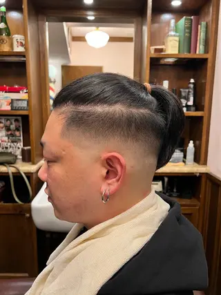 セミロング ヒロ銀座バーバーショップ丸の内所属・秋山 琳太のヘアスタイル
