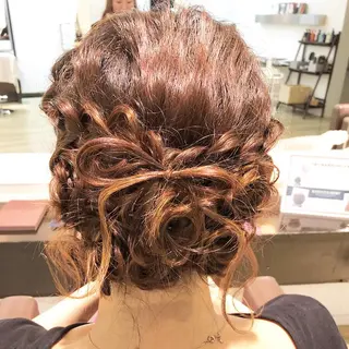 ロング ヘアアレンジ XXXY'S Color Flip所属・小宮 真理奈のヘアスタイル