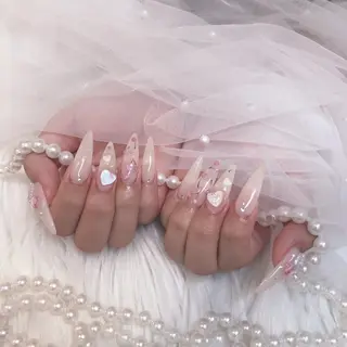 ネイル Raviy  新宿店所属・わたなべ あやかのネイルデザイン