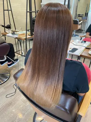 ロング メンズバレイヤージュ 斉藤春のヘアスタイル