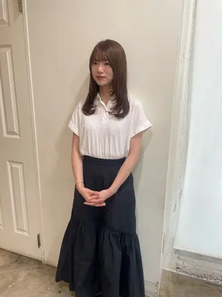 ミディアム カラー MIOベージュカラー 柔らかいカラーのヘアスタイル