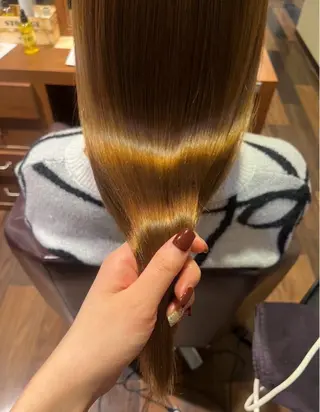 セミロング たきざわ ひなの／縮毛矯正のヘアスタイル