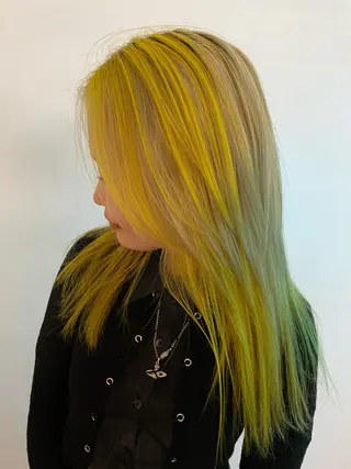 カラー 🎀ボブ+ハイトーン シュカ👶🏻のヘアスタイル