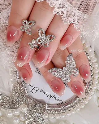 ネイル She   Nail所属・ISA_ BELLAのネイルデザイン