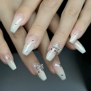 ネイル ⁸ᵃᵖᵖʸ🐝⋆゜ MöEのネイルデザイン