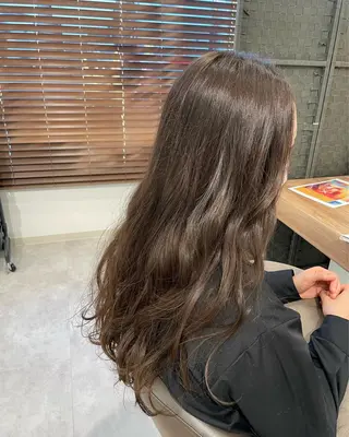 ロング no4ナチュラル戸祭所属・山越 美裕樹のヘアスタイル