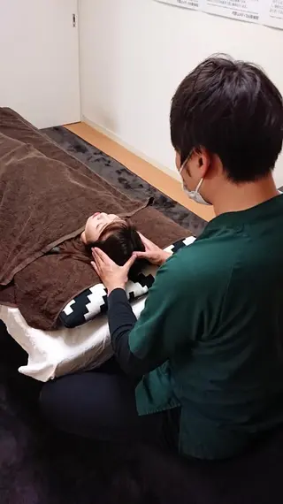 セミロング カラー パーマ ヘアアレンジ メンズ ネイル キッズ マツエク・マツパ 鍼灸サロンKEYAKI所属・美容鍼灸師 皆吉 秀樹のエステ・リラクイメージ