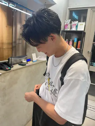 メンズ ミルクティー× グレージュMOMOのヘアスタイル