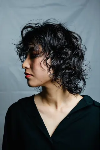 ミディアム パーマ Aioon 原 美莉雅のヘアスタイル