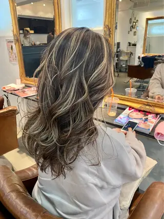 セミロング カラー サロウィン(SALOWIN)原宿iori店所属・れい🫧 ハイトーン特化のヘアスタイル