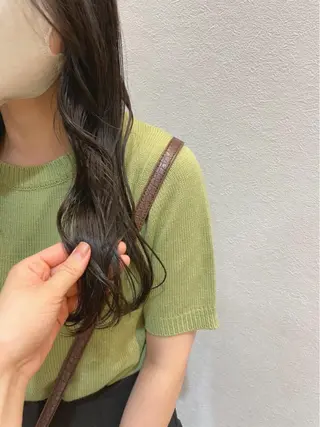 ロング カラー 岡本 梨沙のヘアスタイル