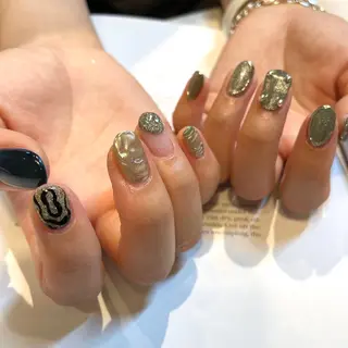 ネイル anyora nail salon所属・大人ワンホン キラキラ／Ayanoのネイルデザイン