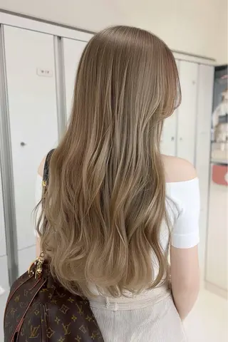 ロング カラー 猪狩 杏菜のヘアスタイル