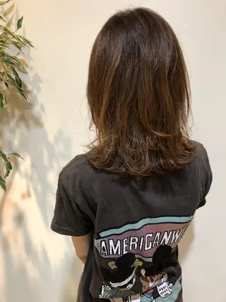 ミディアム MIOベージュカラー 柔らかいカラーのヘアスタイル