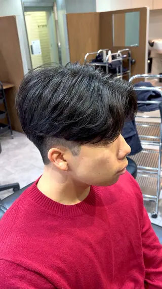 ショート メンズ モナン新宿所属・曲がる縮毛 メンズ 毛流れ 佐々木 優のヘアスタイル