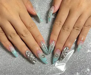 ネイル VIERU 🌈🎀💖のネイルデザイン