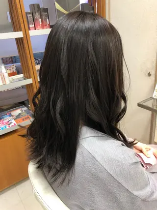 ミディアム カラー 阿部 美咲のヘアスタイル