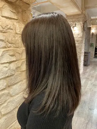 セミロング カラー 星野 茉由のヘアスタイル