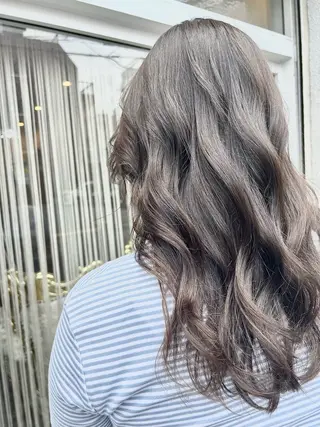 ロング カラー ilka Yukihoのヘアスタイル